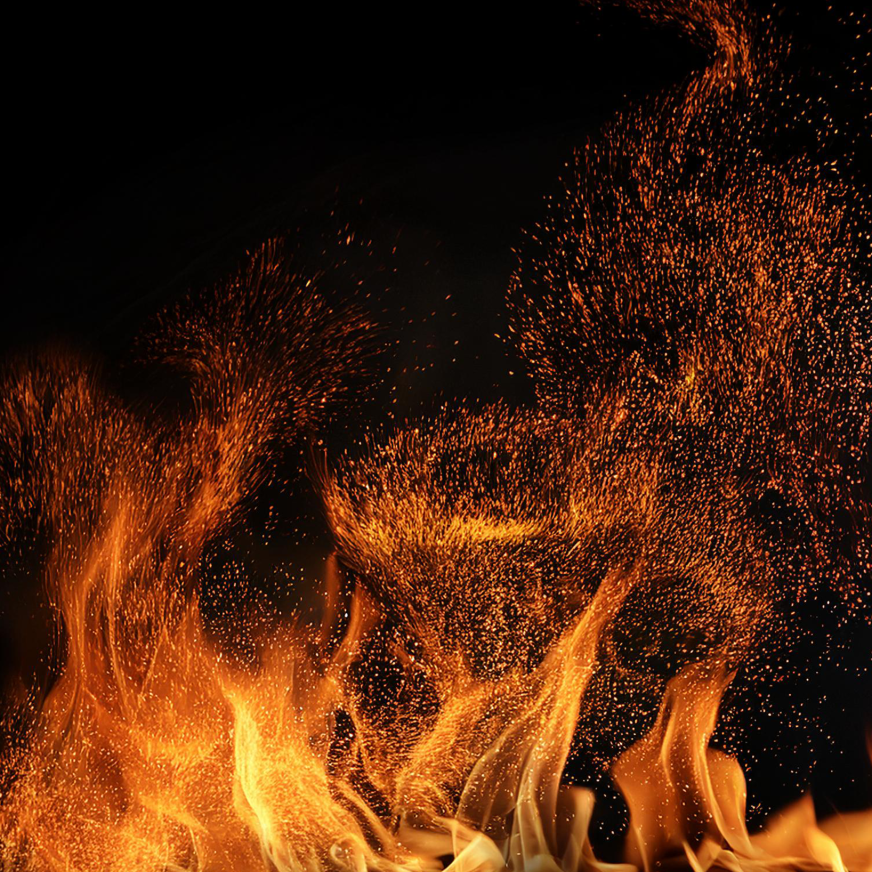 Spiel mit  <b><br>dem Feuer</b>